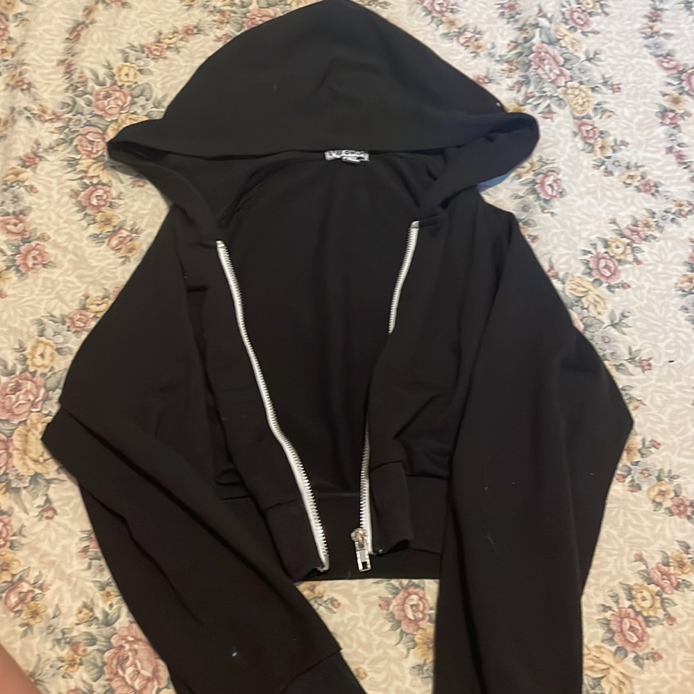 Black cropped hoodie super cute and comfortable